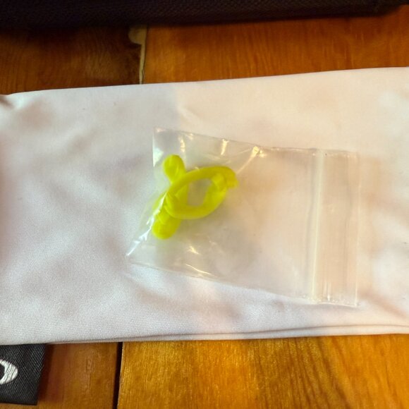 Oakley Yellow and Black Sunglasses - Picture 11 of 11